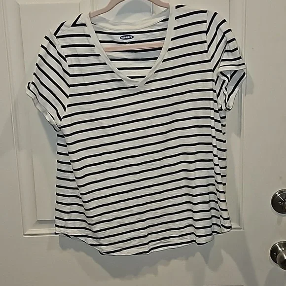 Black and white Striped V-neck - Picture 1 of 3